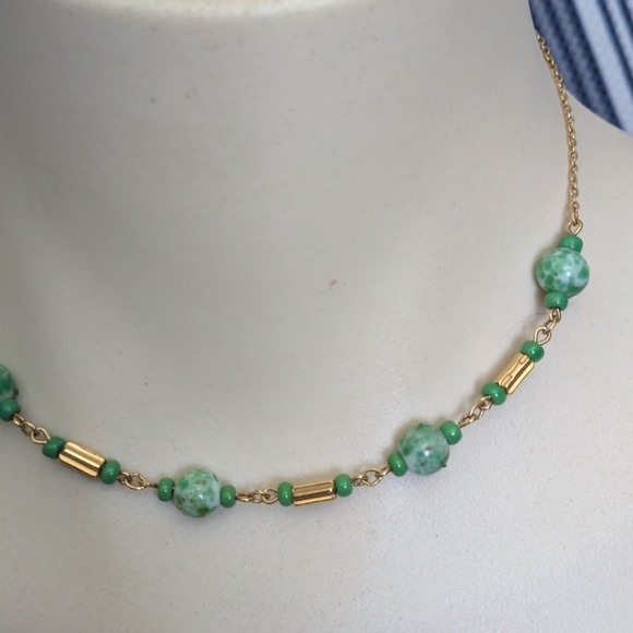 Vintage Necklace Marbled Green Glass & Gold Tone Beads Fine Chain 15" Choker - Picture 5 of 9